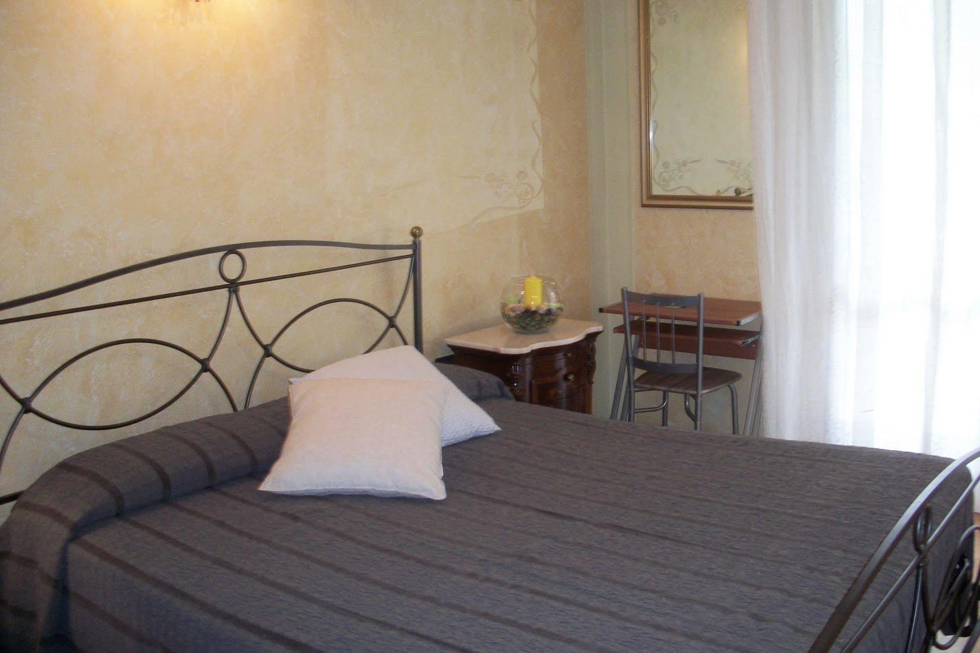 B&B Southitaly Busto Arsizio Buitenkant foto