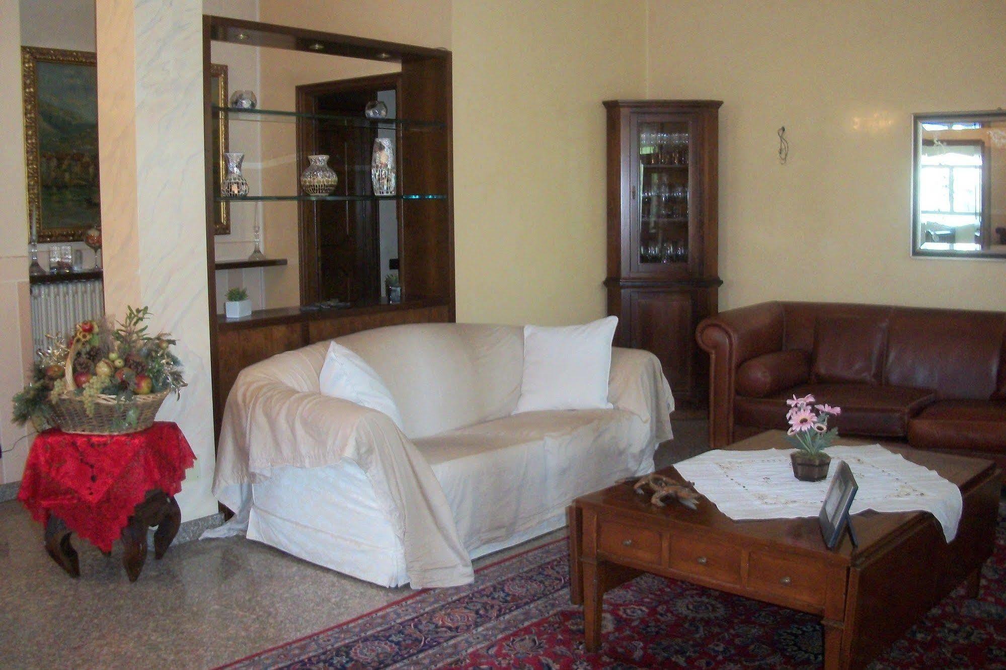 B&B Southitaly Busto Arsizio Buitenkant foto